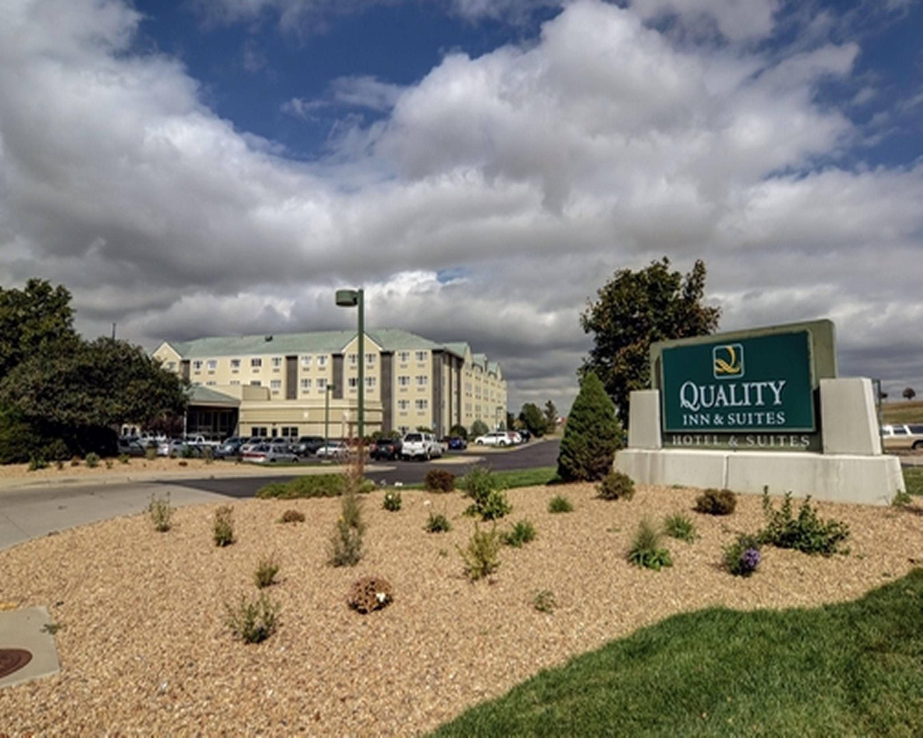 Quality Inn & Suites Denver Airport - Gateway Park Аурора Екстериор снимка