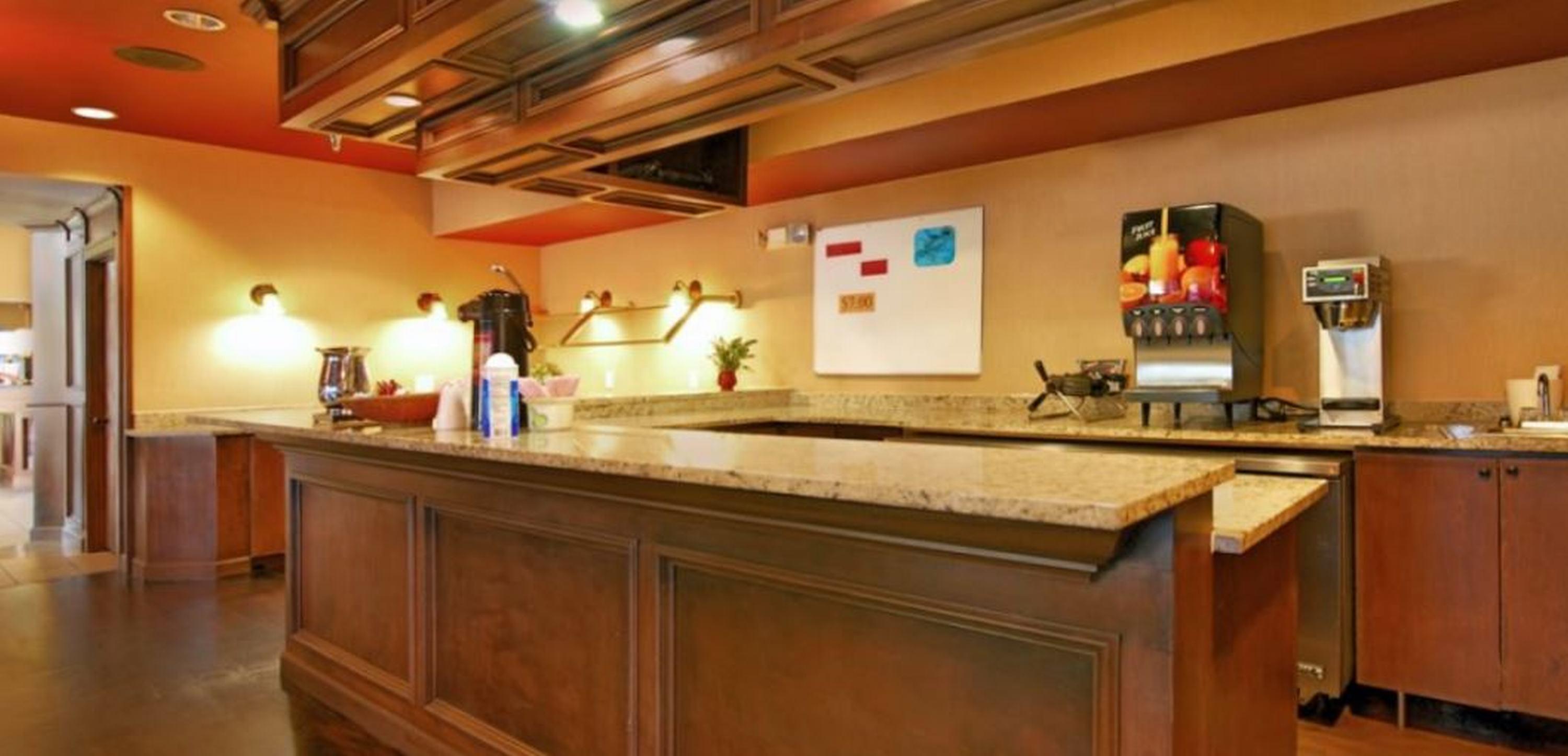 Quality Inn & Suites Denver Airport - Gateway Park Аурора Екстериор снимка