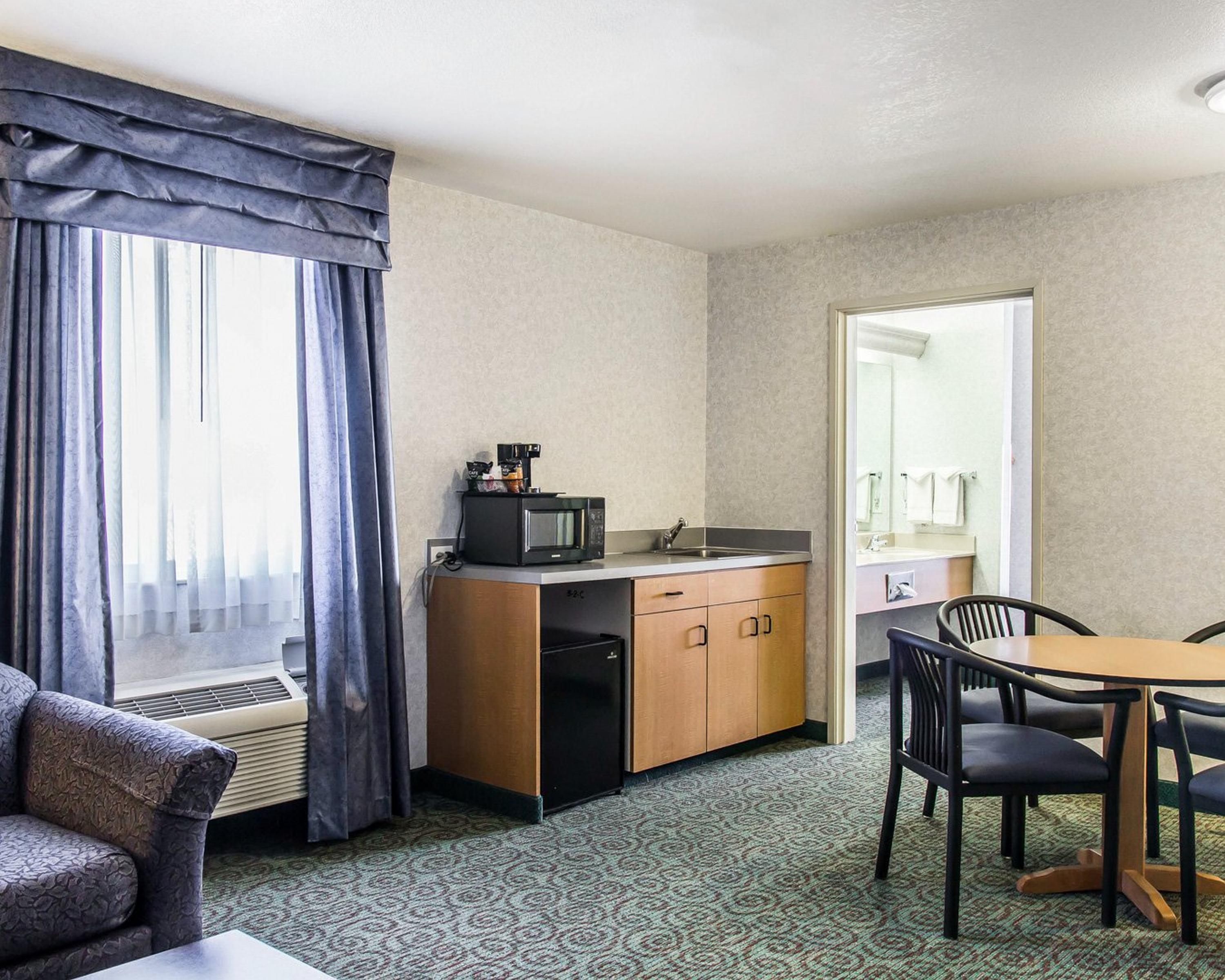 Quality Inn & Suites Denver Airport - Gateway Park Аурора Екстериор снимка