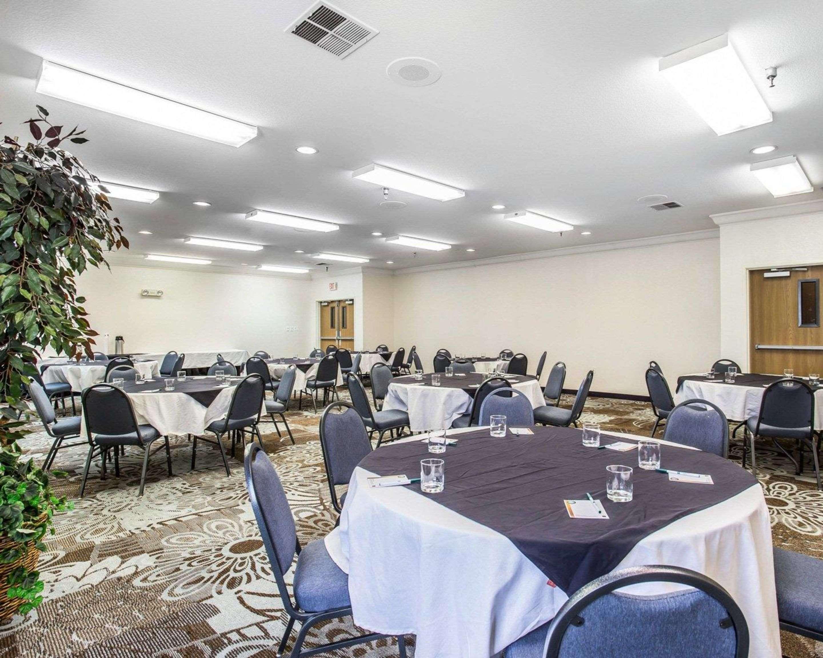 Quality Inn & Suites Denver Airport - Gateway Park Аурора Екстериор снимка