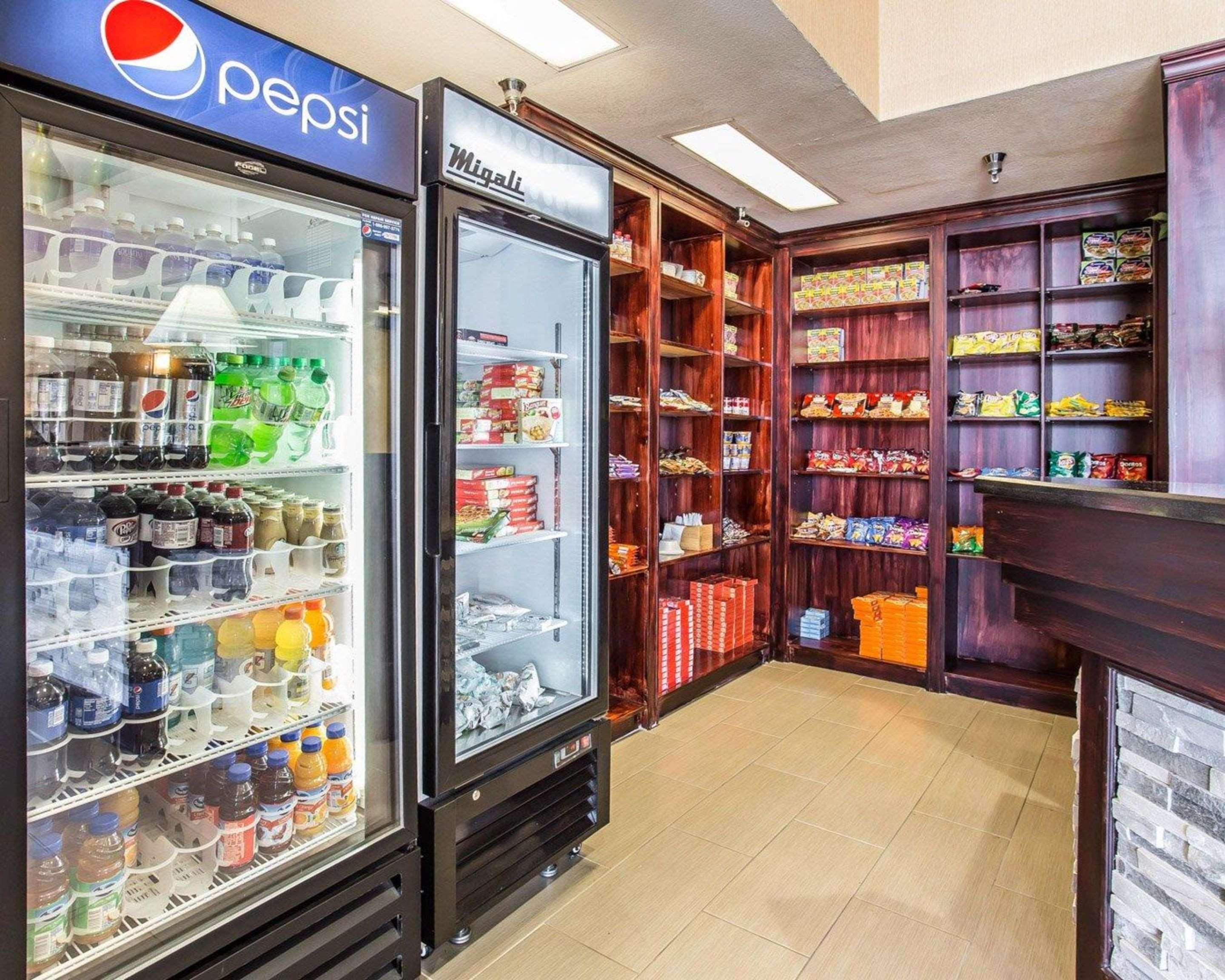 Quality Inn & Suites Denver Airport - Gateway Park Аурора Екстериор снимка