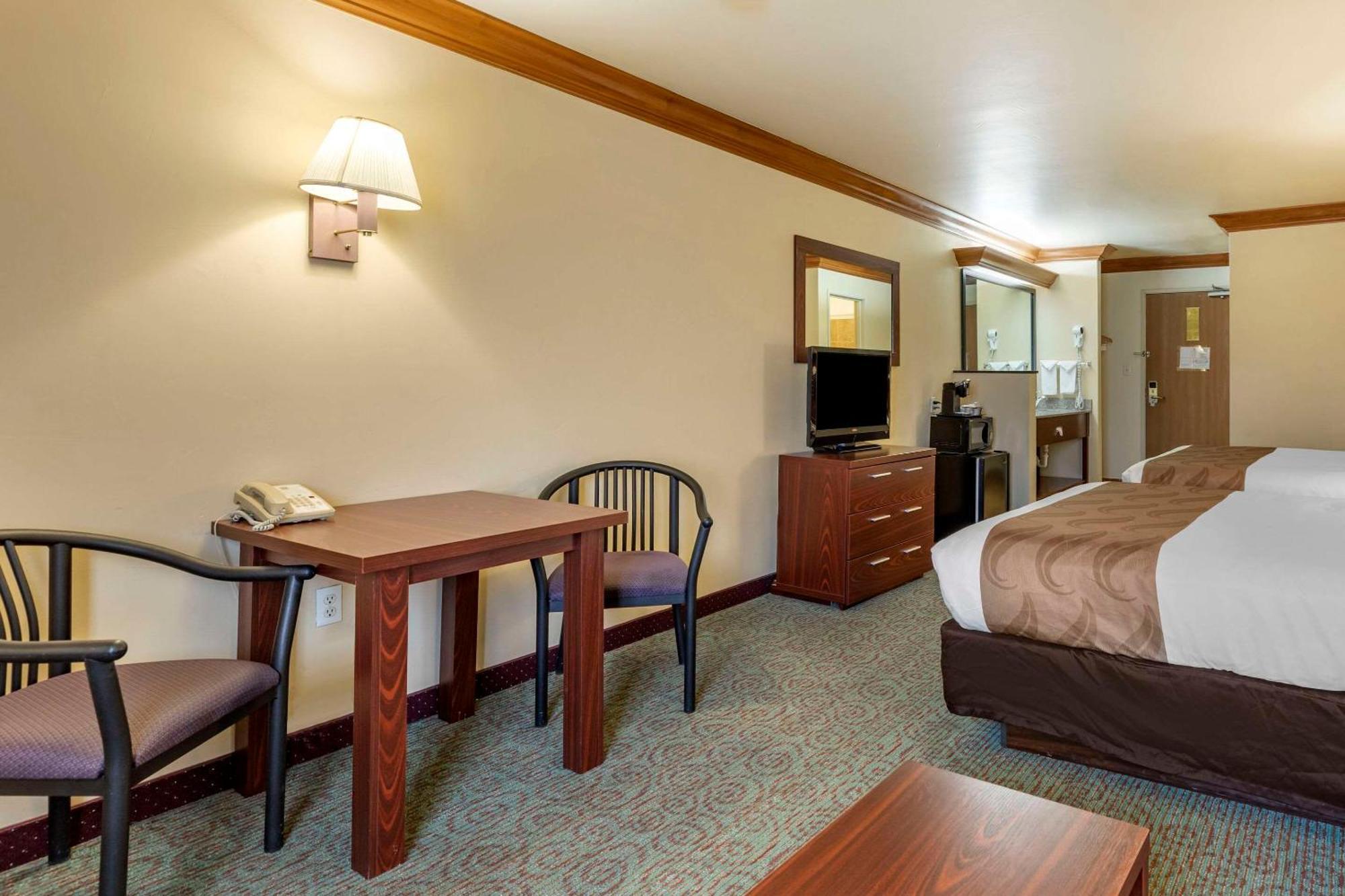 Quality Inn & Suites Denver Airport - Gateway Park Аурора Екстериор снимка