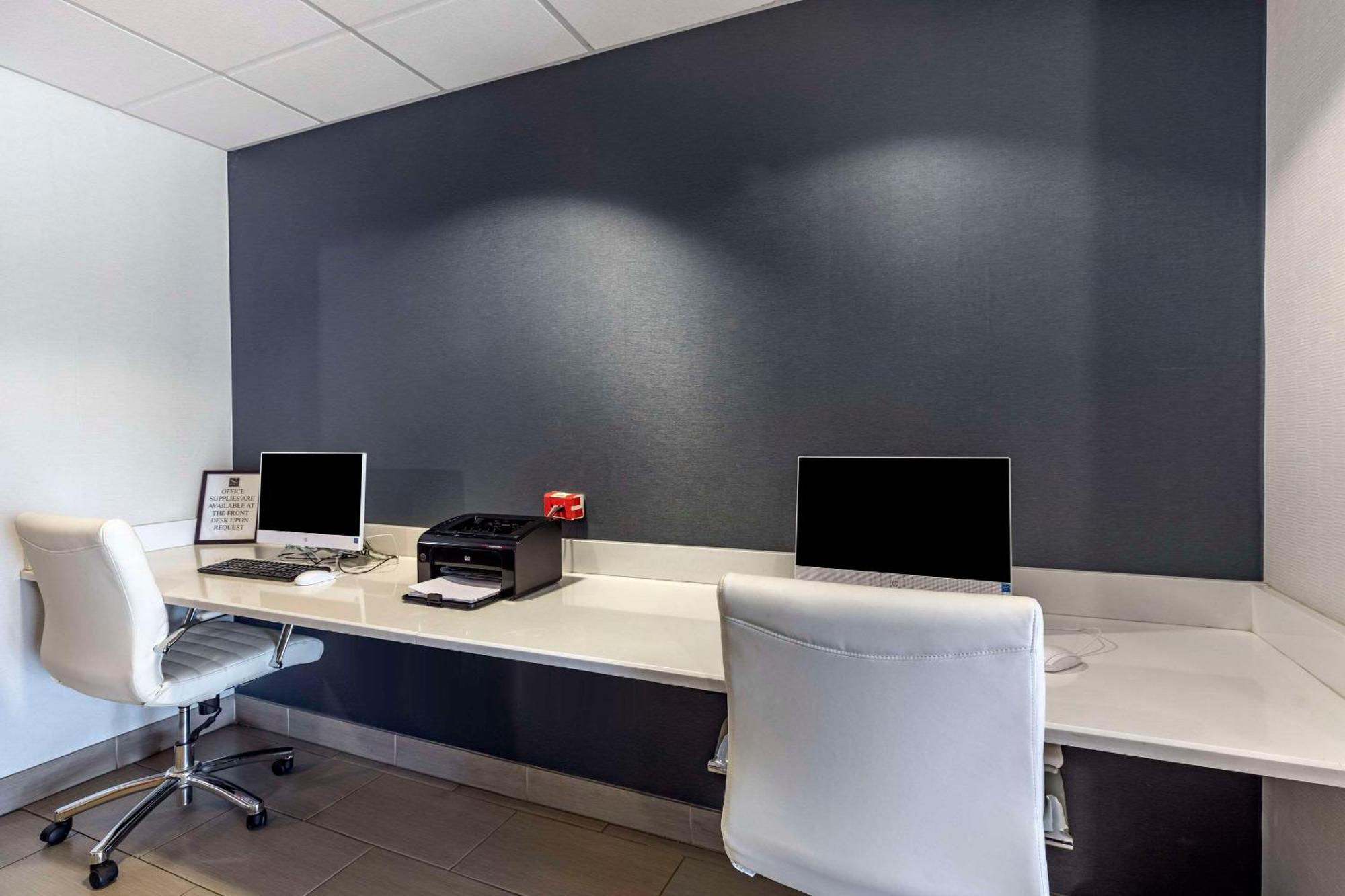 Quality Inn & Suites Denver Airport - Gateway Park Аурора Екстериор снимка