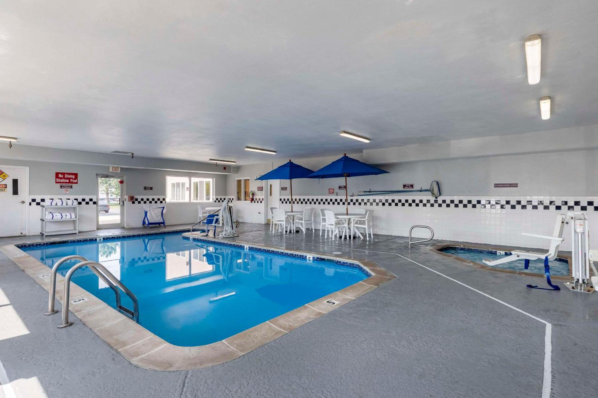 Quality Inn & Suites Denver Airport - Gateway Park Аурора Екстериор снимка