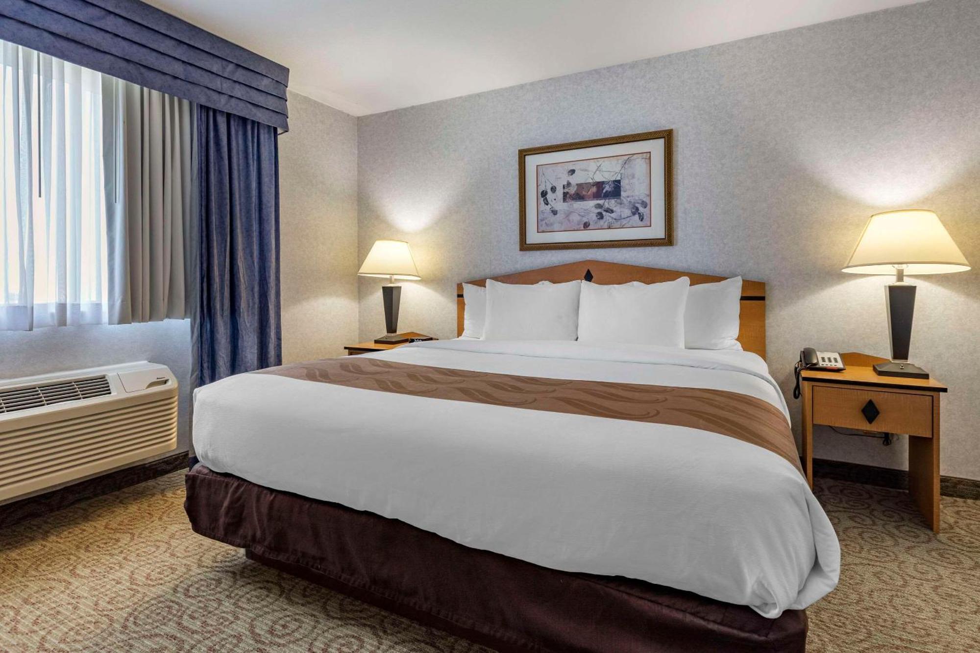 Quality Inn & Suites Denver Airport - Gateway Park Аурора Екстериор снимка