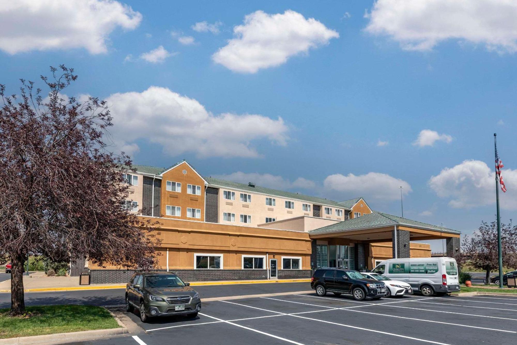 Quality Inn & Suites Denver Airport - Gateway Park Аурора Екстериор снимка